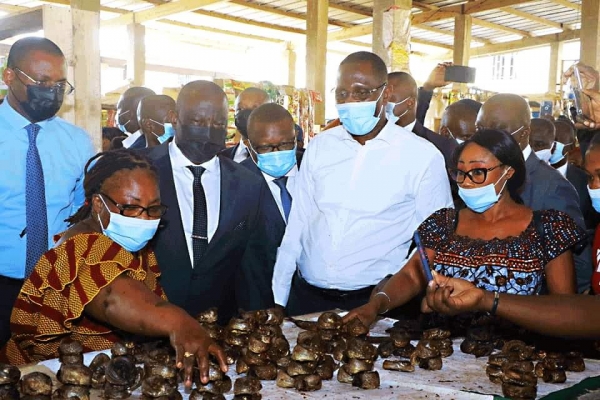 Côte d&#039;Ivoire/ Lutte contre la vie chère : une délégation ministérielle visite des commerçants et industriels