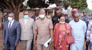 Duékoué: Le ministre Kouadio Konan Bertin apporte la compassion du gouvernement aux victimes de Guezon