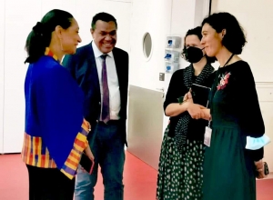 Côte d&#039;Ivoire/ La ministre Françoise Remarck à Paris discute du retour du &quot;Djidji Ayokwê&quot;, le tambour parleur du peuple Atchan