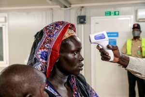 Pourquoi les femmes sont moins touchées par la COVID-19 en Afrique : les explications de l&#039;OMS