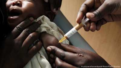 Paludisme: Feu vert au 1er vaccin pour les enfants