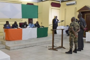 Côte d’Ivoire: Dix ans de fermes pour deux soldats ivoiriens impliqués dans l’attaque de Grand Bassam