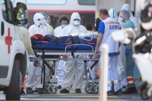 Chine: Tour de vis face à la flambée épidémique