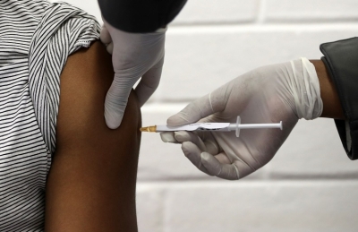 Covid-19: COVID: le vaccin d'oxford se veut "sur"