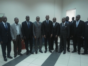 Photo de famille des responsables de la CNPS avec le Ministre Jean Claude Brou