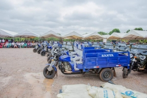 Côte d&#039;Ivoire/ Transformation et production du karité: Le Premier Ministre remet 35 tricycles à des coopératives à Korhogo