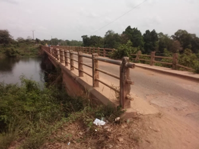 Le pont de Guiglo est tr&egrave;s d&eacute;grad&eacute;