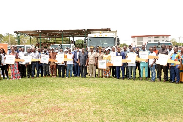 Hévéaculture :  des camions tricycles et motos offerts aux meilleurs producteurs à Abengourou