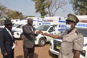 Région du Bafing : Le Président de la République fait don de 5 ambulances et de plusieurs kits sanitaires