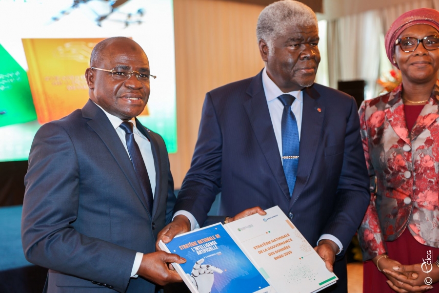 Côte d’Ivoire : le Premier ministre reçoit les documents de la stratégie nationale de l’intelligence artificielle