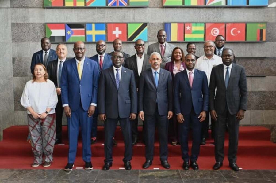 Côte d’Ivoire : Sidi Ould Tah échange avec les dirigeants des institutions africaines de garantie Côte d’Ivoire : Sidi Ould Tah échange avec les dirigeants des institutions africaines de garantie