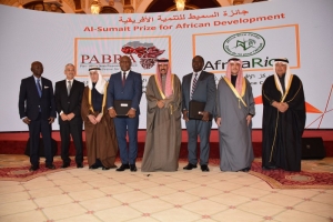 Koweït / Sécurité alimentaire : Les lauréats du prix Al-Sumait pour le développement de l&#039;Afrique ont reçu leur prix