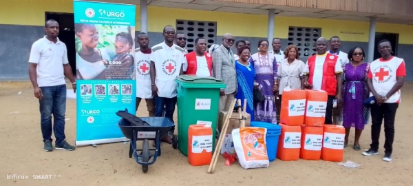 Côte d’Ivoire/Lavage des mains: la Croix Rouge fait don de kits sanitaires à des établissements scolaires de Yopougon