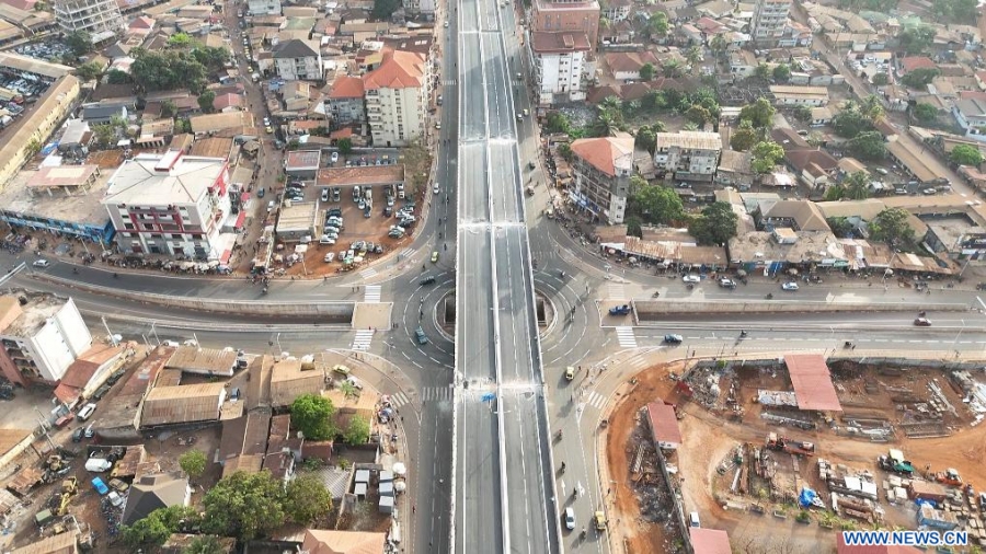 Témoin de l'ingéniosité sino-guinéenne, un échangeur contribue à réduire la congestion à Conakry (REPORTAGE)