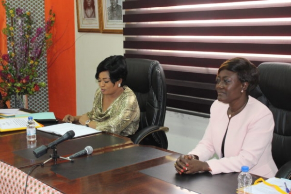 La ministre Mariatou Koné (à droite) et son homologue congolais de la Promotion et de l&#039;Intégration de la Femme, Ines Bertile Nefer Ingani (à gauche)