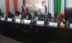 Les  membre de la coalition du parti au pouvoir veulent un troisième mandat pour Alassane Ouattara à la tête de la Côte d&#039;Ivoire