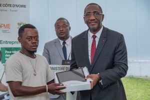 Cote d&#039;Ivoire/Transition vers l’économie formelle : 1 000 acteurs du secteur Informel reçoivent un appui en équipements