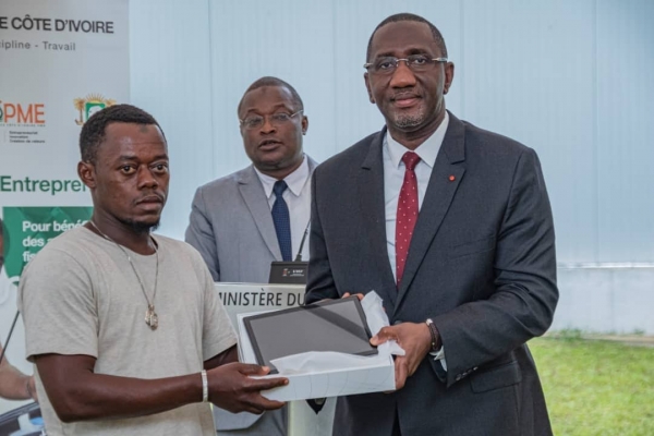 Cote d&#039;Ivoire/Transition vers l’économie formelle : 1 000 acteurs du secteur Informel reçoivent un appui en équipements