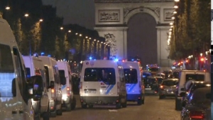 Véhicules de secours intervenant sur les Champs Elysées ce jeudi 20 avril