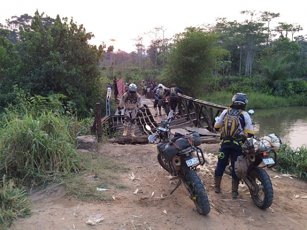 Côte d’Ivoire : Un PDG et ses amis traversent l&#039;Afrique à moto pour soutenir pour soutenir des femmes et enfants vulnérables, 8400 km