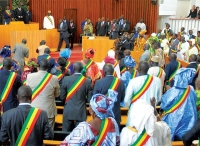 Adoption de la loi de report de la pr&eacute;sidentielle au S&eacute;n&eacute;gal : Tensions et controverses