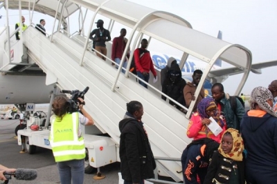 Côte d’Ivoire : 156 migrants ivoiriens « vulnérables » dont 13 mineurs regagnent Abidjan