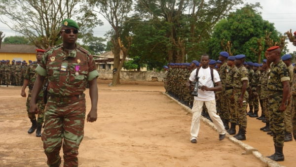 Le Lieutenant-Colonel Chérif OUSMANE, commandant du  1er Bataillon de Commandos et de Parachutistes