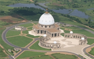 La Basilique Notre Dame de la Paix de Yamoussoukro, l&#039;un des joyaux touristiques de Côte d&#039;Ivoire