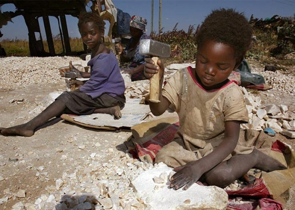 Florence Alami (Doctorante à l&#039;Université Paris 8 dans la formation &quot;Droit et actions humanitaires&quot;) : &quot;L’exploitation des enfants africains ne cesse de croître &quot;