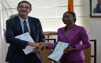 Le ministre Ly-Ramata Bakayoko en compagnie du repr&eacute;sentant de l'IRD