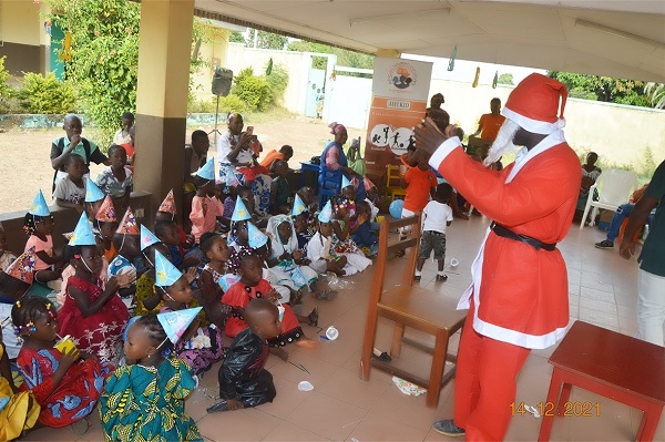 Arbre de Noël : la Fondation AWI comble 220 enfants et des hôpitaux de la localité de Touba