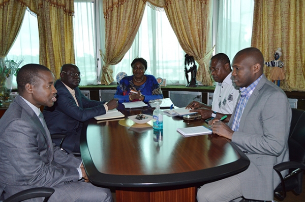 Rencontre entre la directrice centrale de l’Agence Ivoirienne de Presse (AIP) et le directeur l’Agence d’information du Burkina Faso (AIB), le lundi 1er août 2016 au siège de l’AIP