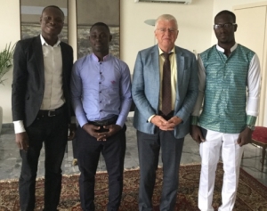 ’Ambassadeur allemand Claus Bernard Auer et les trois premiers assistants en langue bavaroise