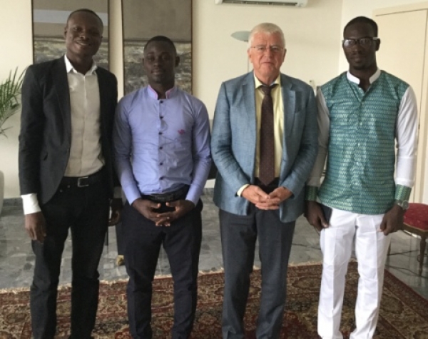 ’Ambassadeur allemand Claus Bernard Auer et les trois premiers assistants en langue bavaroise