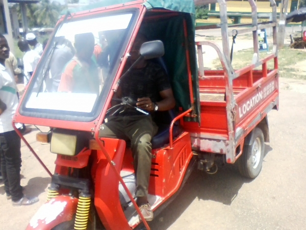 Côte d&#039;Ivoire : Focus sur les &quot;Katakata&quot;, ces tricycles qui donnent de l&#039;emploi aux jeunes d’Adzopé