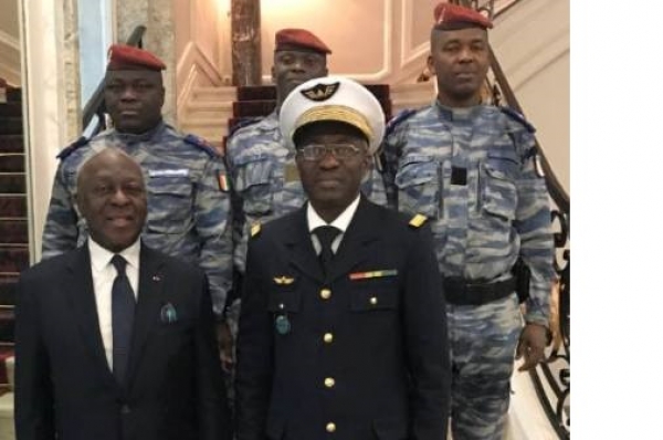 L&#039;ambassadeur Gomis, l&#039;attaché de défense et les trois militaires promus