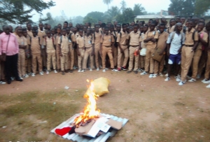 Côte d’Ivoire : Les téléphones des élèves arrachés et incinérés au lycée de Lakota par l&#039;administration