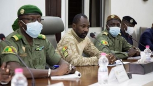 Coup d&#039;Etat au Mali: la junte propose une transition de trois ans avec une direction militaire