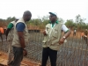 M. Agn&eacute;roh Amari, coordonnateur du Psac sur un ouvrage en construction dans le cadre de la r&eacute;habilitation de l&rsquo;axe Bodonon - Odoro &ndash; Nafoun, entre Korhogo et M&rsquo;bengu&eacute;