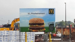 Côte d’Ivoire: Une opération de démantèlement des panneaux publicitaires « irréguliers» lancée à Abidjan