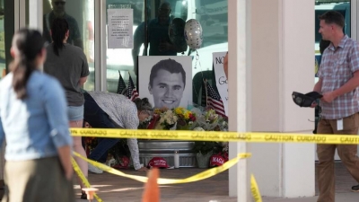 Etats-Unis : qui &eacute;tait Charlie Kirk, l'influenceur conservateur assassin&eacute; par balle ? Le tueur pr&eacute;sum&eacute; a &eacute;t&eacute; arr&ecirc;t&eacute;
