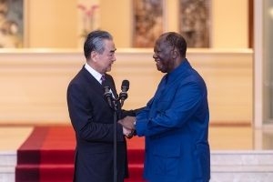 Le ministre chinois des Affaires étrangères salue les performances économiques de la Côte d&#039;Ivoire