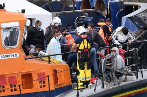 Italie: près de 600 migrants secourus en haute mer