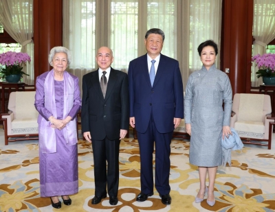 Xi Jinping et son &eacute;pouse rencontrent le roi et la reine m&egrave;re du Cambodge