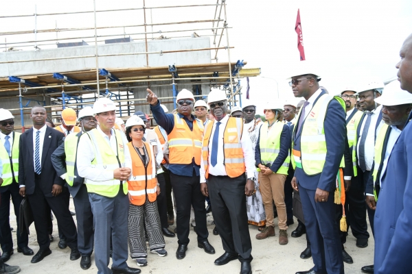 Côte d&#039;Ivoire/Transport urbain : le Premier ministre Robert Mambé visite les chantiers des infrastructures routières en finition à Abidjan