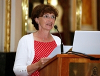C&ocirc;te d&rsquo;Ivoire-Sant&eacute;: Mich&egrave;le Boccoz, l&rsquo;ambassadrice fran&ccedil;aise charg&eacute;e de la lutte contre le VIH et les maladies transmissibles, visite le laboratoire CePReF d&rsquo;Abidjan