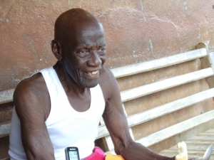 Le vieux photograhe des grandes cérémonies à Dimbokro des années 1975, Diakité Mamadou