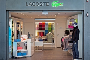 Une boutique LACOSTE, photo DR