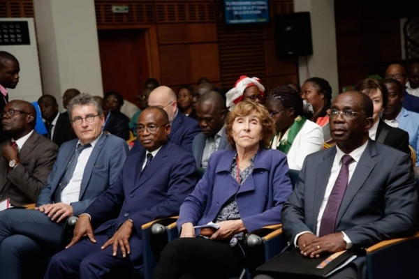 Mise en œuvre de l&#039;école de la deuxième chance (E2C) en Côte d&#039;Ivoire: Edith Cresson, promotrice de l&#039;E2C de France se félicite du dispositif national