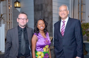 Richard Arlove, directeur général d’ABAX (A droite) et la directrice d&#039;Abax Abidjan Anjeelee Chinamal (au centre) entendent conquérir la sous région à partir de leur bureau d&#039;Abidjan